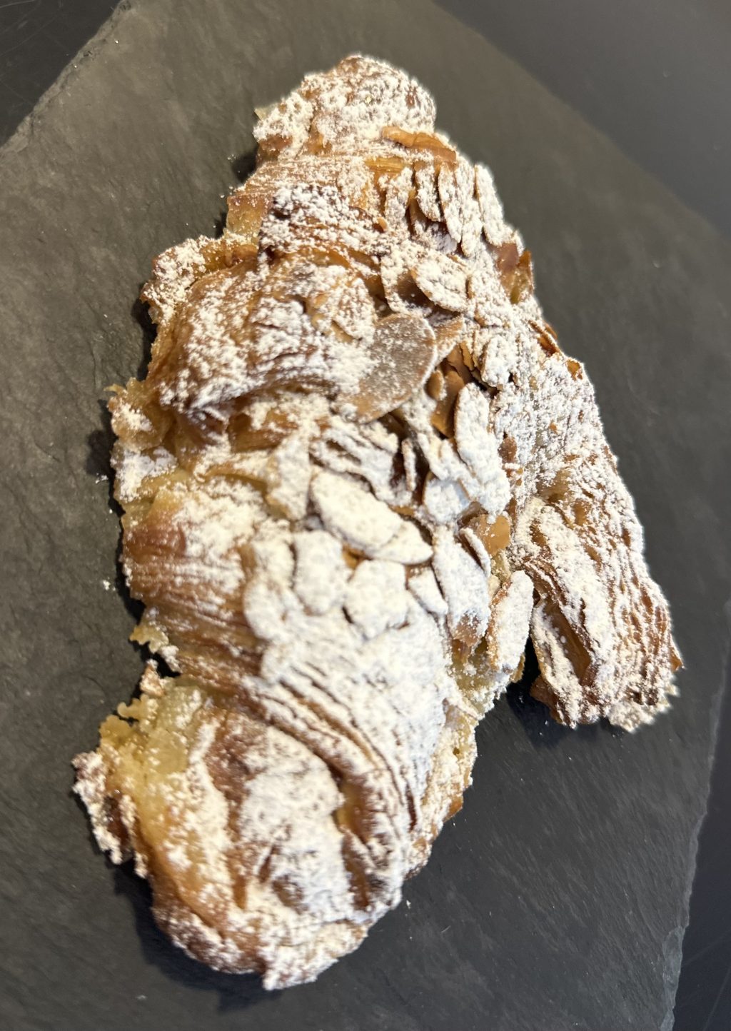 CROISSANT FRANCÊS DE AMÊNDOA