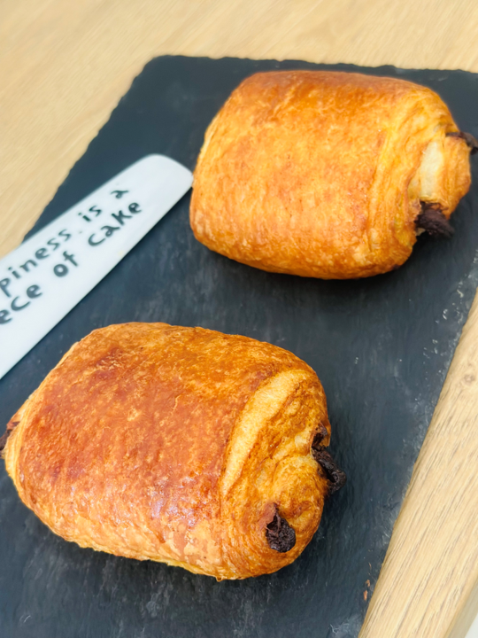 PAIN AU CHOCOLAT